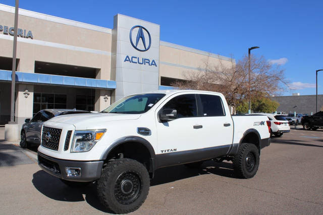 2017 Nissan Titan PRO-4X 4WD photo