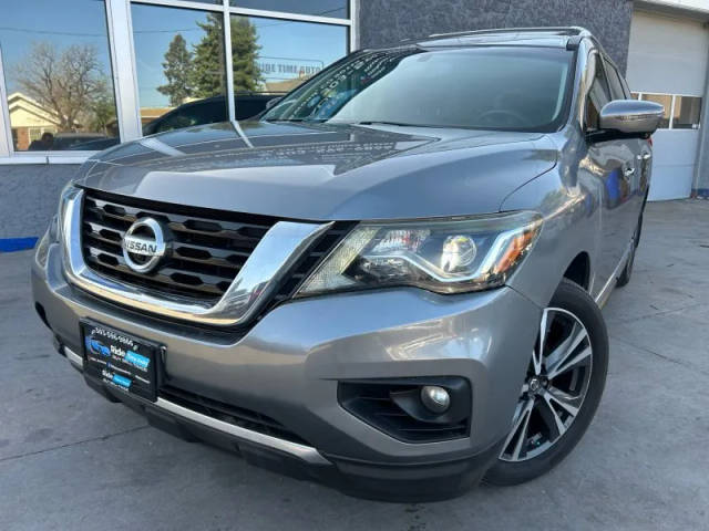 2017 Nissan Pathfinder Platinum 4WD photo