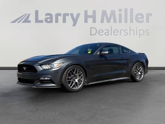 2017 Ford Mustang V6 RWD photo