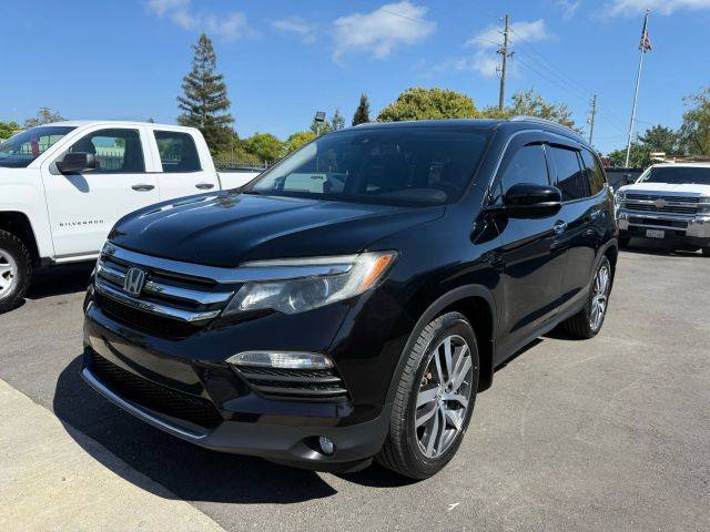 2017 Honda Pilot Touring FWD photo