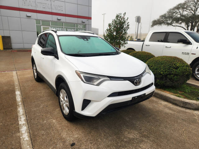2017 Toyota RAV4 LE FWD photo