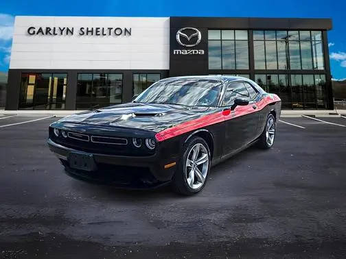 2017 Dodge Challenger SXT RWD photo