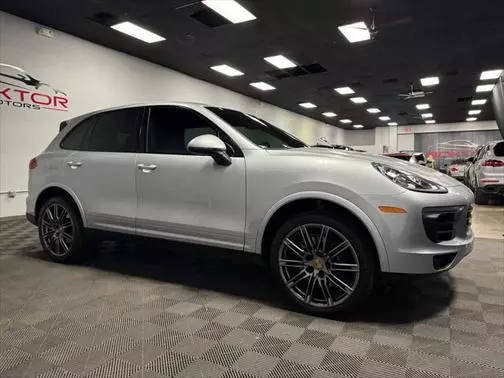 2017 Porsche Cayenne Platinum Edition AWD photo