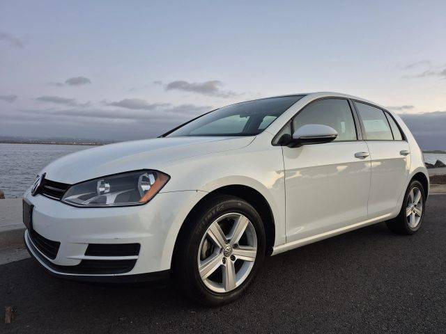 2017 Volkswagen Golf Wolfsburg Edition FWD photo