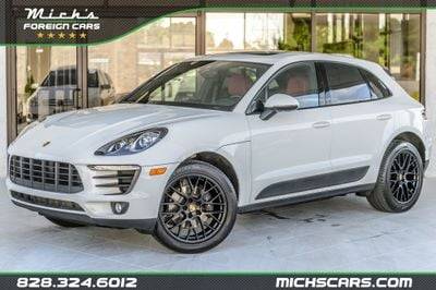 2017 Porsche Macan  AWD photo