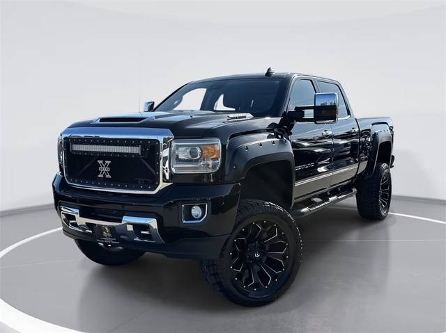 2017 GMC Sierra 2500HD Denali 4WD photo