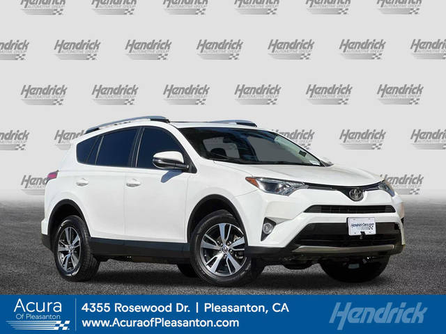 2017 Toyota RAV4 XLE FWD photo