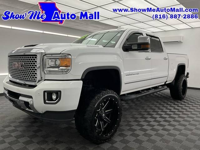 2017 GMC Sierra 2500HD Denali 4WD photo