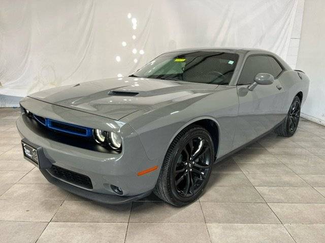 2017 Dodge Challenger SXT RWD photo