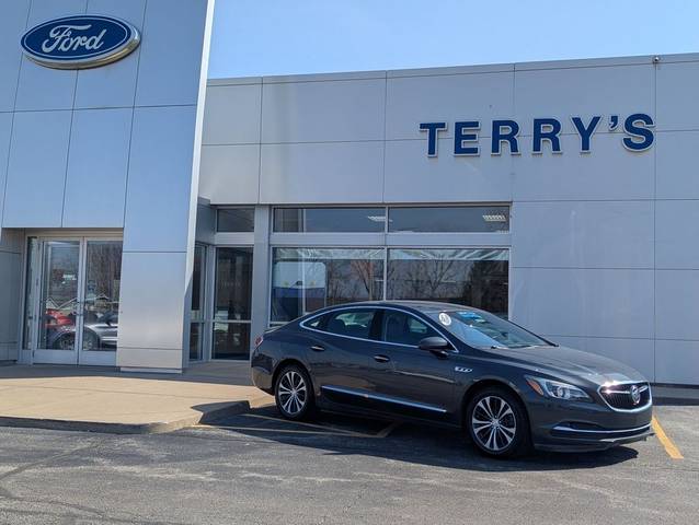 2017 Buick LaCrosse Essence FWD photo