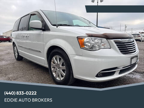 2016 Chrysler Town and Country Touring FWD photo