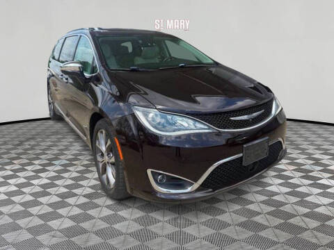 2017 Chrysler Pacifica Minivan Limited FWD photo
