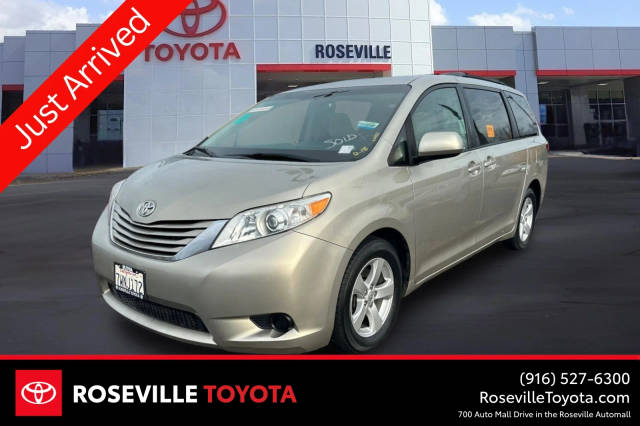 2017 Toyota Sienna LE FWD photo