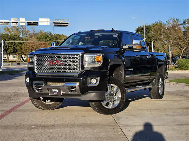2017 GMC Sierra 2500HD Denali 4WD photo