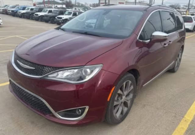 2017 Chrysler Pacifica Minivan Limited FWD photo