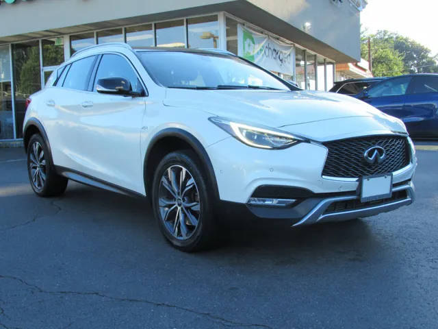 2017 Infiniti QX30 Premium AWD photo