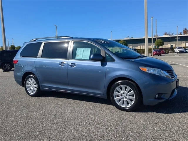 2017 Toyota Sienna XLE AWD photo