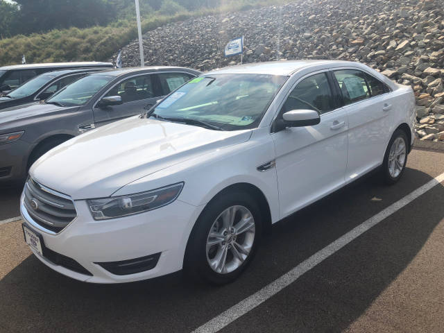 2016 Ford Taurus SEL FWD photo