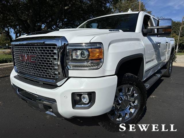 2017 GMC Sierra 2500HD Denali 4WD photo