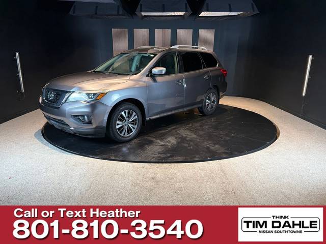 2017 Nissan Pathfinder SV 4WD photo