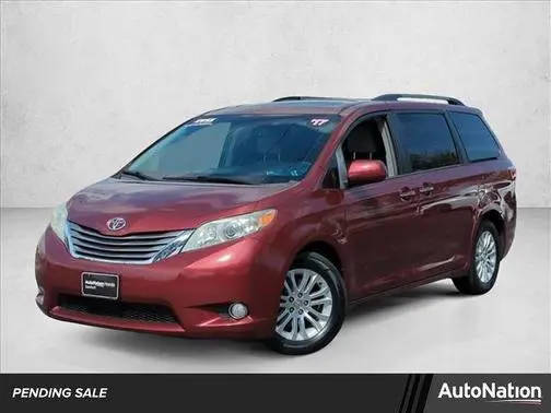 2017 Toyota Sienna XLE FWD photo
