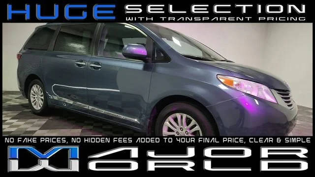 2017 Toyota Sienna XLE FWD photo