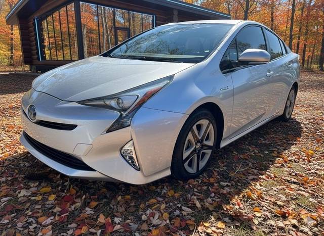 2017 Toyota Prius Three Touring FWD photo