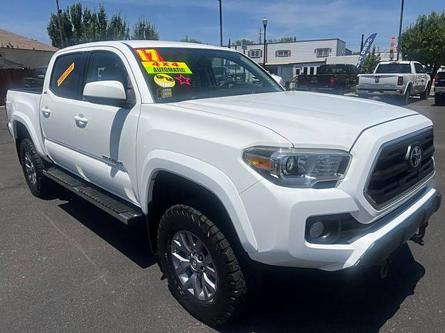 2017 Toyota Tacoma SR5 4WD photo