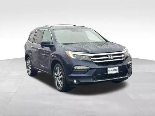 2017 Honda Pilot Touring AWD photo