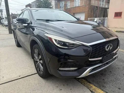 2017 Infiniti QX30 Premium AWD photo