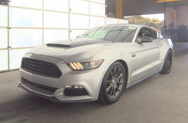 2017 Ford Mustang V6 RWD photo