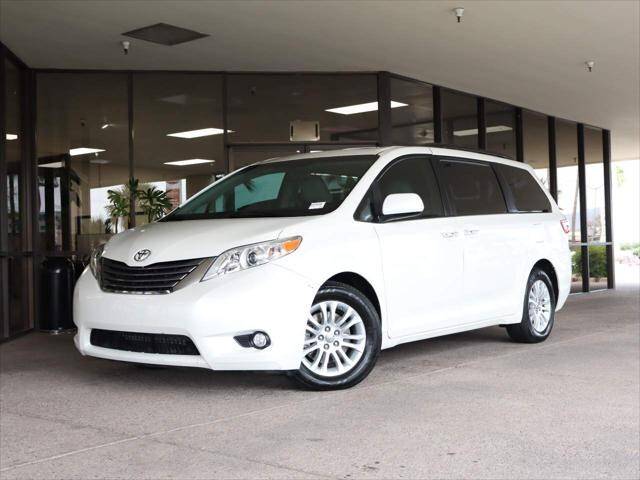 2017 Toyota Sienna XLE FWD photo