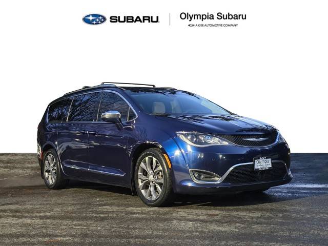 2017 Chrysler Pacifica Minivan Limited FWD photo