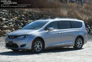2017 Chrysler Pacifica Minivan Limited FWD photo