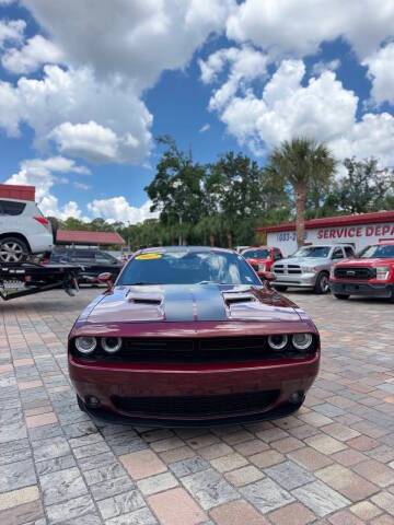 2017 Dodge Challenger SXT RWD photo