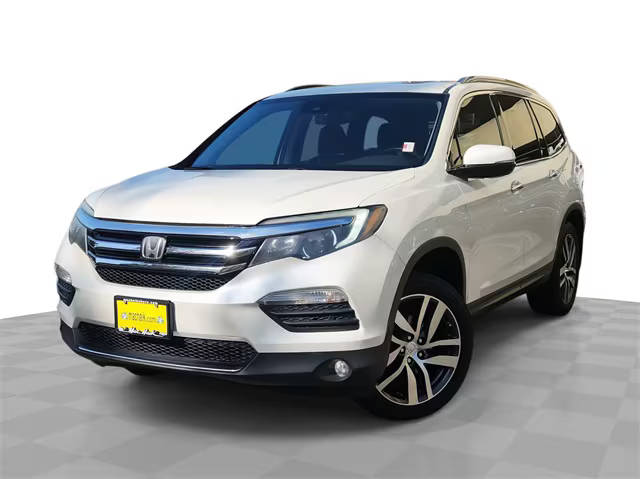 2017 Honda Pilot Touring FWD photo