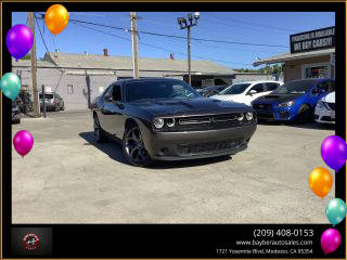 2017 Dodge Challenger SXT RWD photo