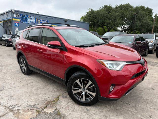 2017 Toyota RAV4 XLE FWD photo