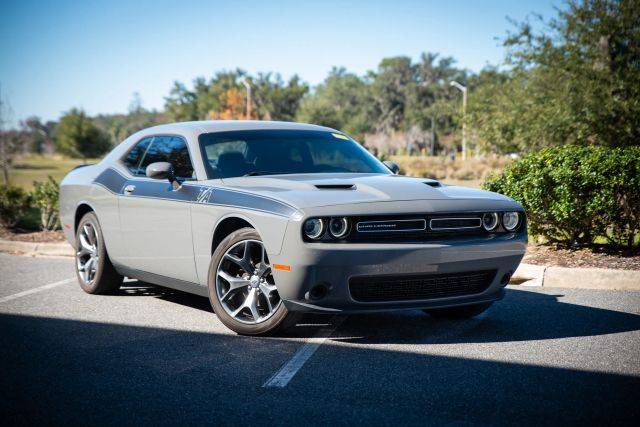 2017 Dodge Challenger SXT RWD photo