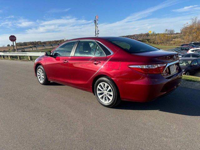 2017 Toyota Camry LE FWD photo
