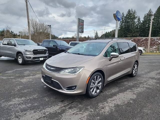 2017 Chrysler Pacifica Minivan Limited FWD photo