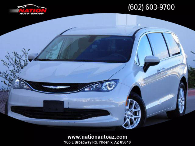 2017 Chrysler Pacifica Minivan Touring FWD photo