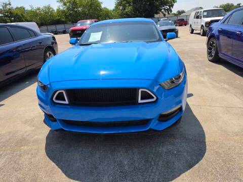 2017 Ford Mustang V6 RWD photo