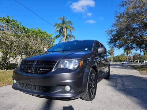 2017 Dodge Grand Caravan SXT FWD photo