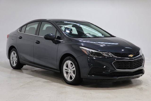 2017 Chevrolet Cruze LT FWD photo