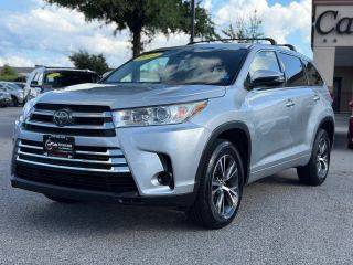 2017 Toyota Highlander LE FWD photo