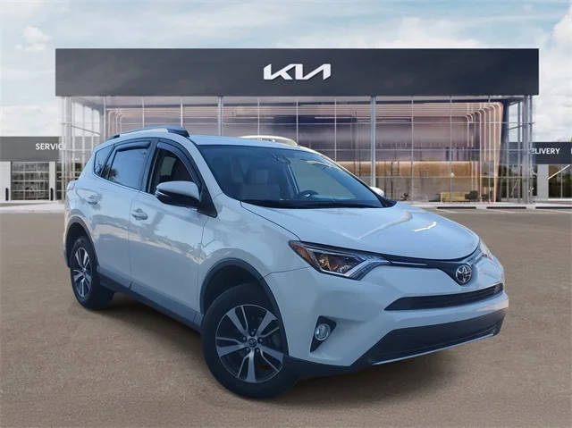 2017 Toyota RAV4 XLE FWD photo