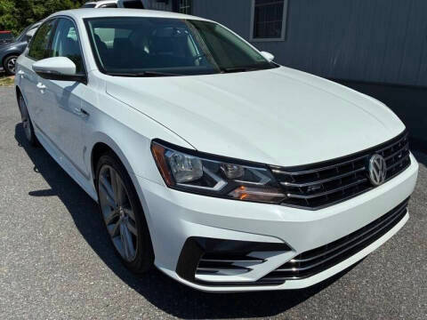 2017 Volkswagen Passat R-Line w/Comfort Pkg FWD photo
