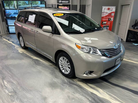 2017 Toyota Sienna XLE FWD photo