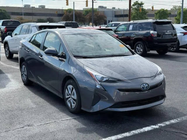 2017 Toyota Prius Three FWD photo